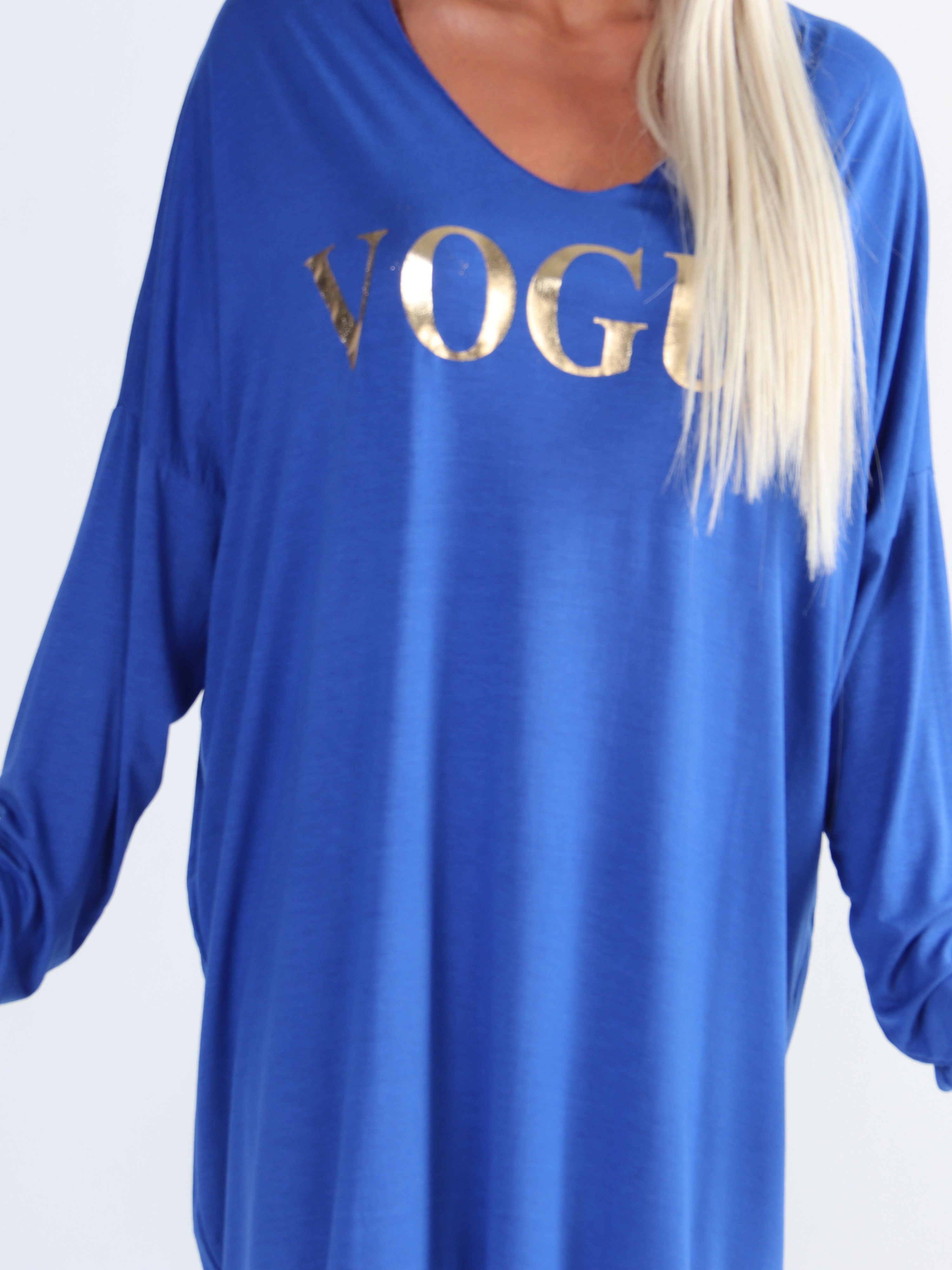 Vogue Long Sleeve - Langærmet plus size kjole i viskose med guld skrift